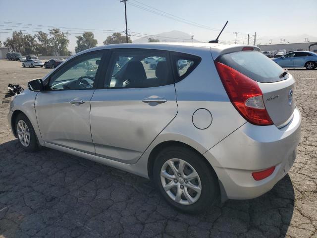 KMHCT5AE9DU078945 - 2013 HYUNDAI ACCENT GLS 银色 照片 2