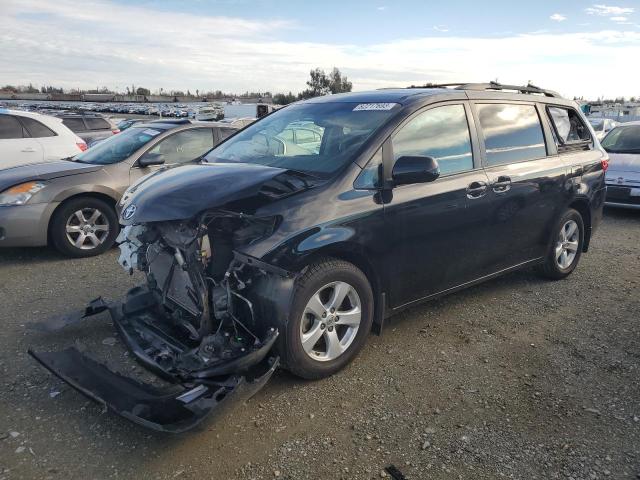 2017 TOYOTA SIENNA LE, 