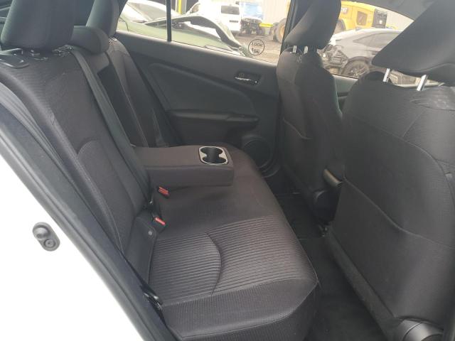 JTDKARFU8J3550597 - 2018 TOYOTA PRIUS WHITE photo 10