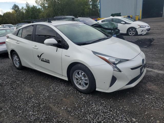 JTDKARFU8J3550597 - 2018 TOYOTA PRIUS WHITE photo 4