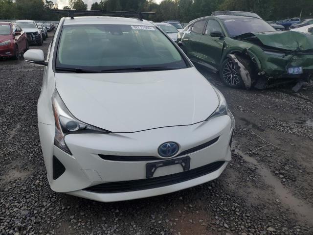 JTDKARFU8J3550597 - 2018 TOYOTA PRIUS WHITE photo 5