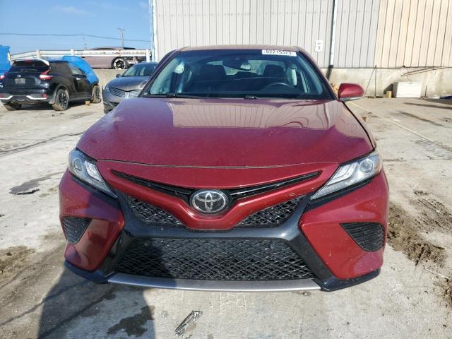 4T1B61HK7JU675921 - 2018 TOYOTA CAMRY XSE BURGUNDY photo 5