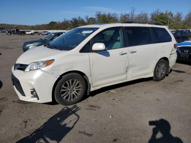2018 TOYOTA SIENNA XLE, 