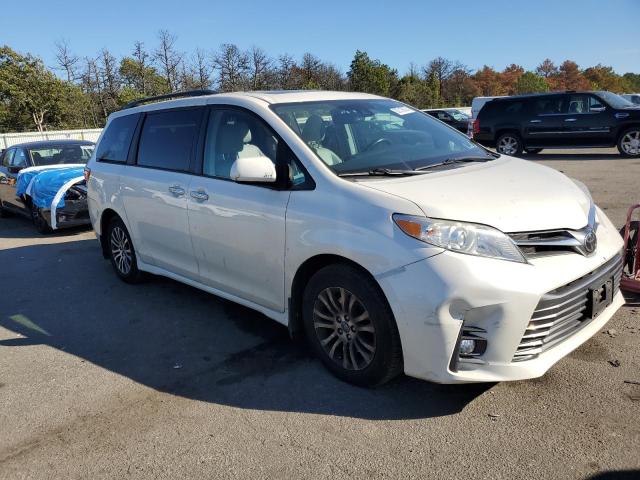 5TDYZ3DC6JS941269 - 2018 TOYOTA SIENNA XLE Белый фото 4