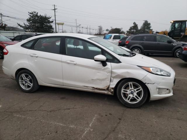 3FADP4BJ9HM152884 - 2017 FORD FIESTA SE WHITE photo 4