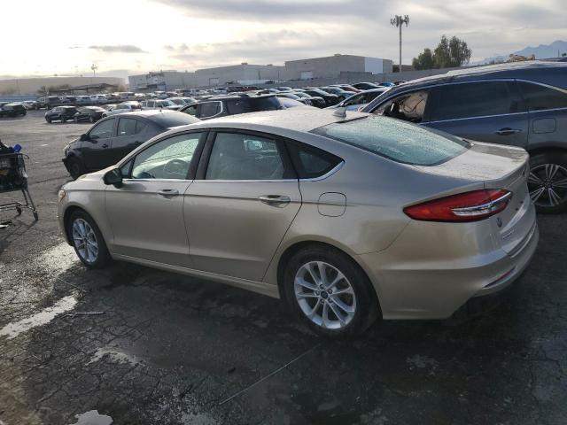 3FA6P0HD5KR160462 - 2019 FORD FUSION SE GOLD photo 2