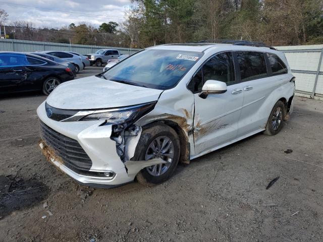 5TDYRKEC4NS131136 - 2022 TOYOTA SIENNA XLE WHITE photo 1