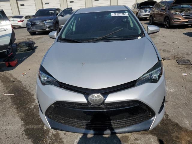 2T1BURHE7JC966967 - 2018 TOYOTA COROLLA L SILVER photo 5