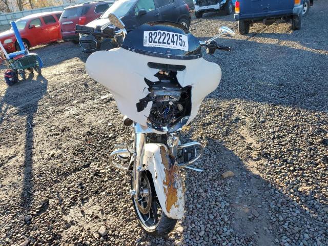 1HD1KBC13NB602576 - 2022 HARLEY-DAVIDSON FLHX WHITE photo 2