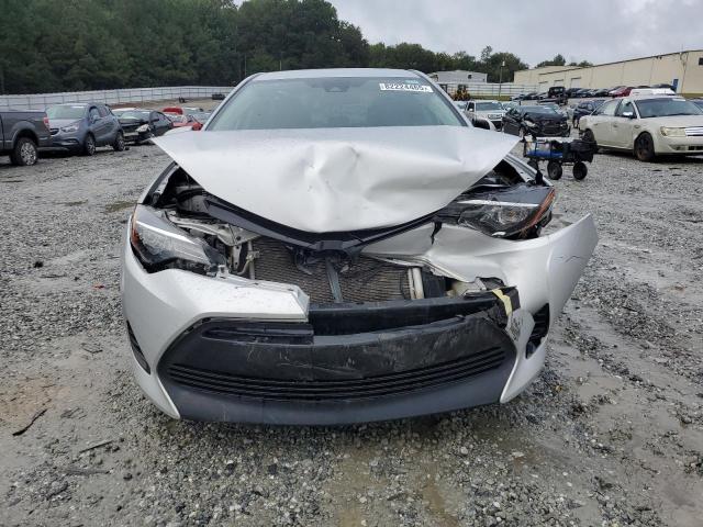 5YFBURHE3JP810666 - 2018 TOYOTA COROLLA L SILVER photo 5