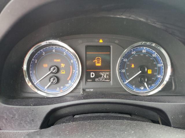 5YFBURHE3JP810666 - 2018 TOYOTA COROLLA L SILVER photo 9