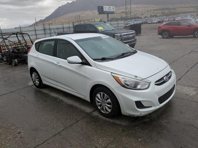 KMHCT5AE3GU248821 - 2016 HYUNDAI ACCENT SE WHITE photo 4