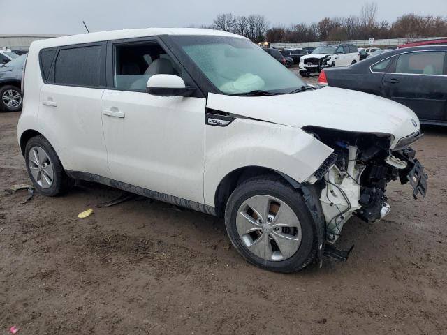 KNDJN2A27G7307460 - 2016 KIA SOUL WHITE photo 4