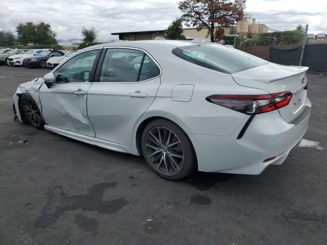 4T1G11AKXPU184329 - 2023 TOYOTA CAMRY SE NIGHT SHADE GRAY photo 2