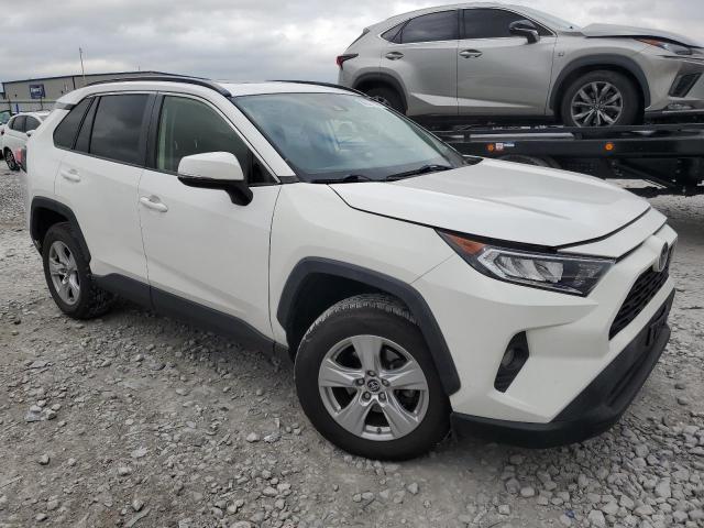 JTMP1RFV0KD039492 - 2019 TOYOTA RAV4 XLE 白色 照片 4