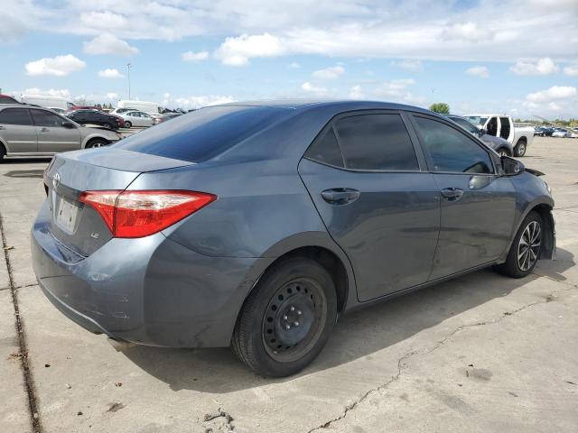 2T1BURHE0JC991418 - 2018 TOYOTA COROLLA L BLUE photo 3