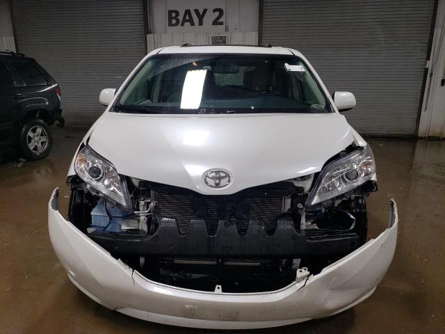 5TDYK3DC7FS606095 - 2015 TOYOTA SIENNA XLE WHITE photo 5