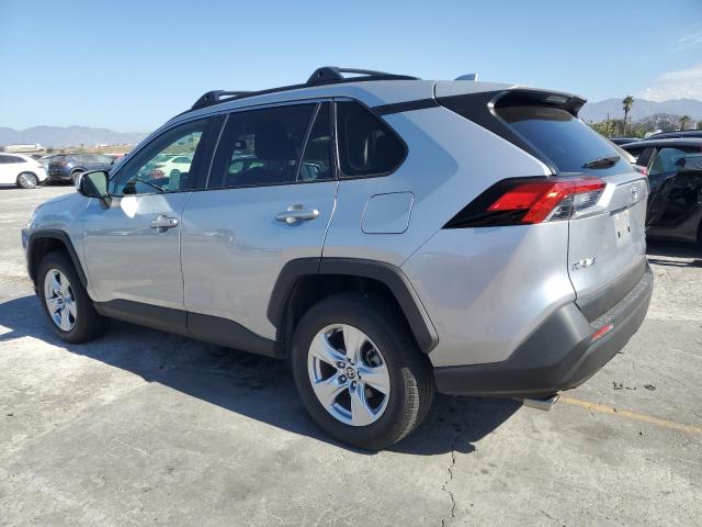 JTMP1RFVXLJ028969 - 2020 TOYOTA RAV4 XLE 灰色 照片 2