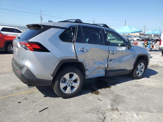 JTMP1RFVXLJ028969 - 2020 TOYOTA RAV4 XLE 灰色 照片 3