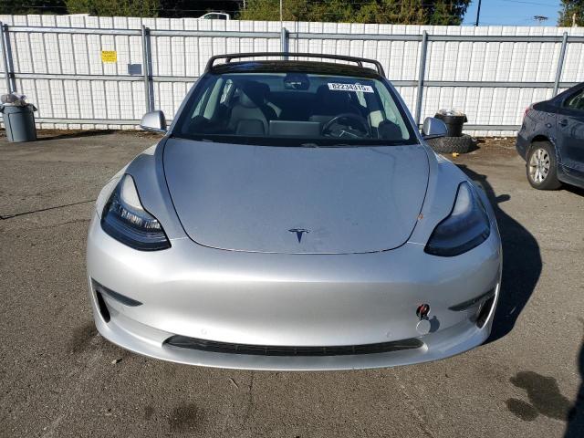 5YJ3E1EB8JF084327 - 2018 TESLA MODEL 3 Gümüş foto 5