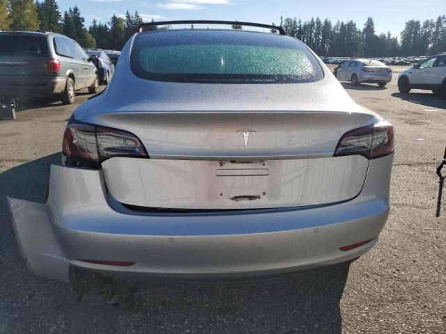 5YJ3E1EB8JF084327 - 2018 TESLA MODEL 3 Gümüş foto 6
