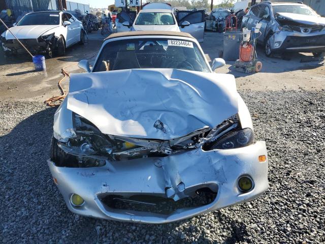 JM1NB353320221986 - 2002 MAZDA MX-5 MIATA BASE SILVER photo 5