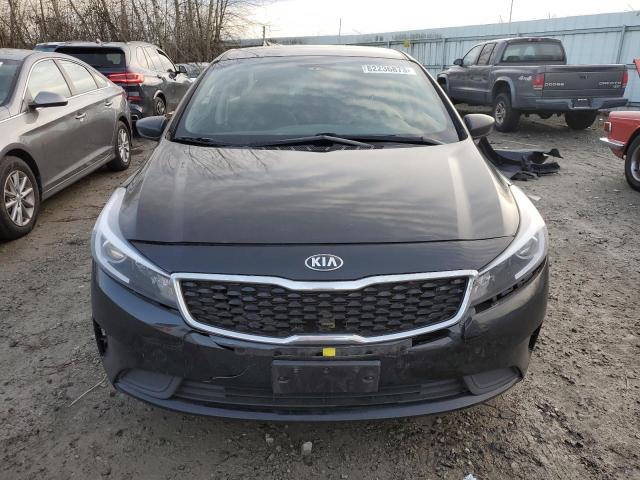 3KPFL4A77HE125178 - 2017 KIA FORTE LX BLACK photo 5