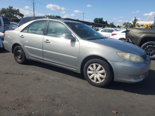 4T1BE30K45U590583 - 2005 TOYOTA CAMRY LE 银色 照片 4