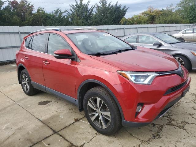 JTMRFREV7HJ121029 - 2017 TOYOTA RAV4 XLE RED photo 4