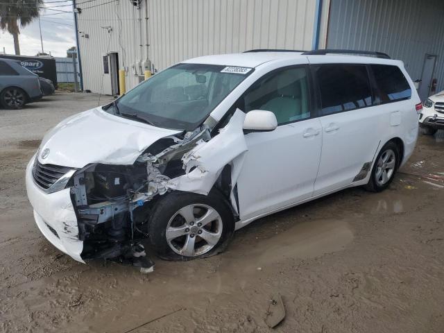 5TDKK3DC3BS127690 - 2011 TOYOTA SIENNA LE WHITE photo 1