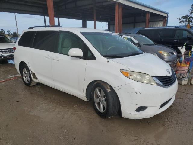 5TDKK3DC3BS127690 - 2011 TOYOTA SIENNA LE WHITE photo 4