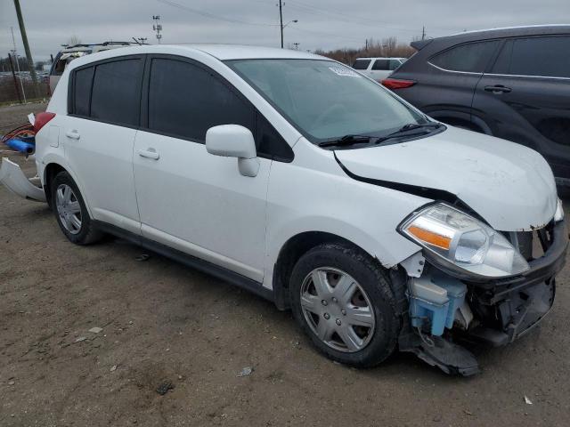 3N1BC13E88L354220 - 2008 NISSAN VERSA S WHITE photo 4