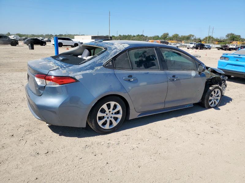 5YFEPMAE6NP335246 - 2022 TOYOTA COROLLA LE BLUE photo 3