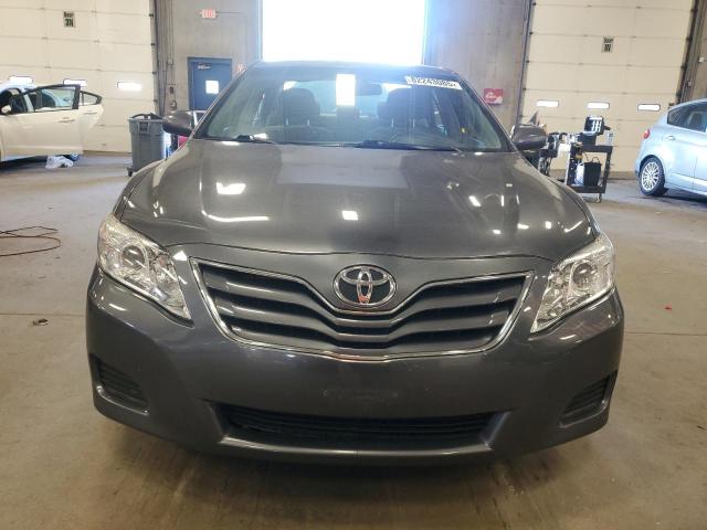 4T4BF3EK1BR097905 - 2011 TOYOTA CAMRY BASE ნაცრისფერი ფოტო 5