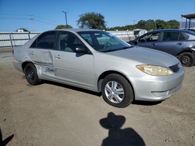 JTDBE32K163052111 - 2006 TOYOTA CAMRY LE SILVER photo 4