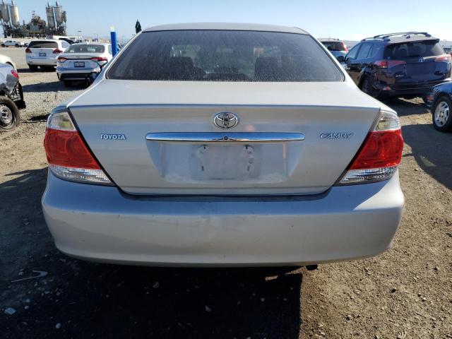 JTDBE32K163052111 - 2006 TOYOTA CAMRY LE SILVER photo 6