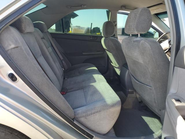 JTDBE32K120038642 - 2002 TOYOTA CAMRY LE 银色 照片 10