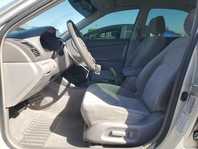 JTDBE32K120038642 - 2002 TOYOTA CAMRY LE 银色 照片 7