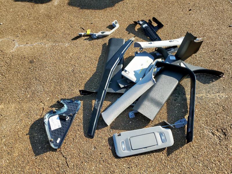 1GYS3BKJ6JR373990 - 2018 CADILLAC ESCALADE LUXURY Қара фото 13