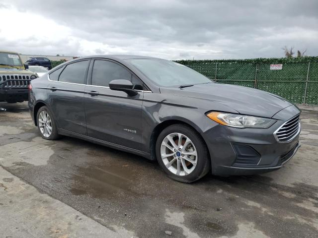 3FA6P0LU1KR121407 - 2019 FORD FUSION SE GRAY photo 4