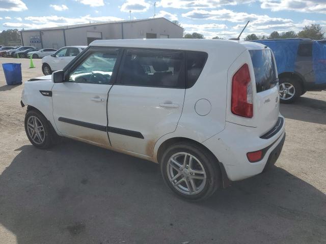 KNDJT2A51C7434957 - 2012 KIA SOUL WHITE photo 2