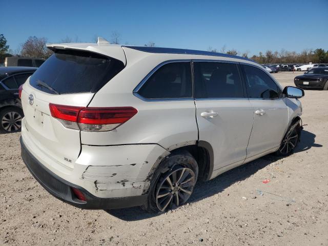 5TDKZRFH6JS526809 - 2018 TOYOTA HIGHLANDER SE WHITE photo 3