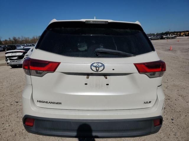 5TDKZRFH6JS526809 - 2018 TOYOTA HIGHLANDER SE WHITE photo 6