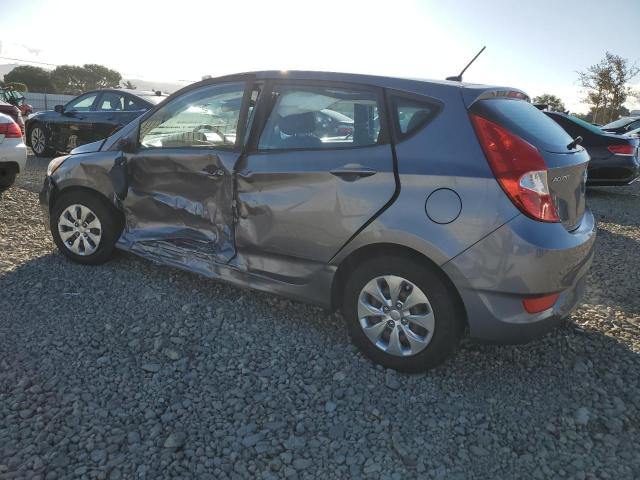 KMHCT5AE2HU346773 - 2017 HYUNDAI ACCENT SE Gri fotoğraf 2