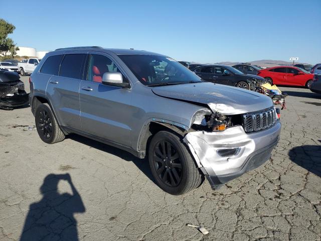 1C4RJEAG6JC172479 - 2018 JEEP GRAND CHEROKEE LAREDO Gümüş foto 4