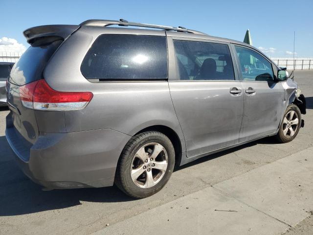 5TDKK3DC4DS329568 - 2013 TOYOTA SIENNA LE ნაცრისფერი ფოტო 3