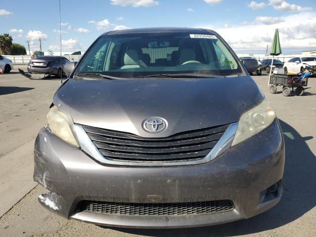 5TDKK3DC4DS329568 - 2013 TOYOTA SIENNA LE ნაცრისფერი ფოტო 5