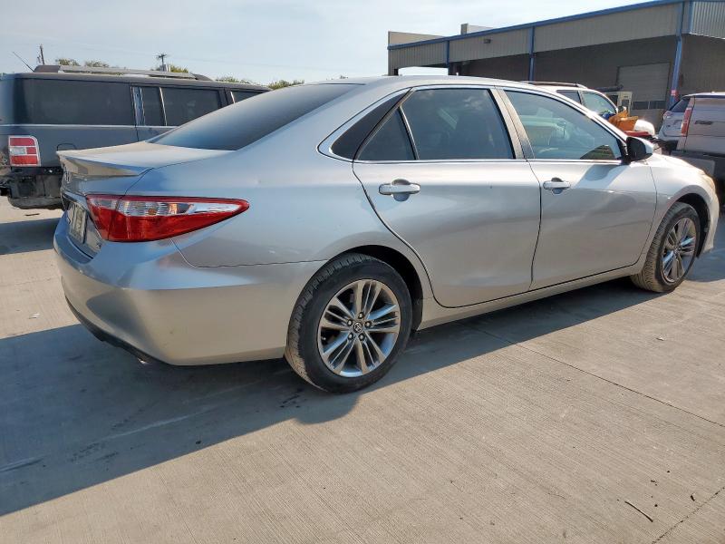 4T1BF1FK7HU407433 - 2017 TOYOTA CAMRY LE ვერცხლისფერი ფოტო 3