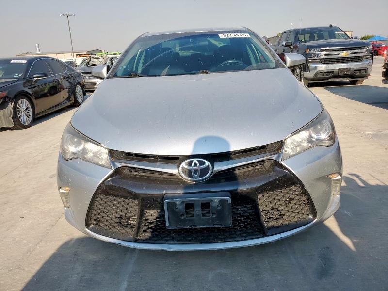 4T1BF1FK7HU407433 - 2017 TOYOTA CAMRY LE ვერცხლისფერი ფოტო 5