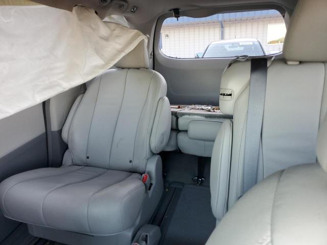 5TDYK3DC5DS374710 - 2013 TOYOTA SIENNA XLE ვერცხლისფერი ფოტო 10